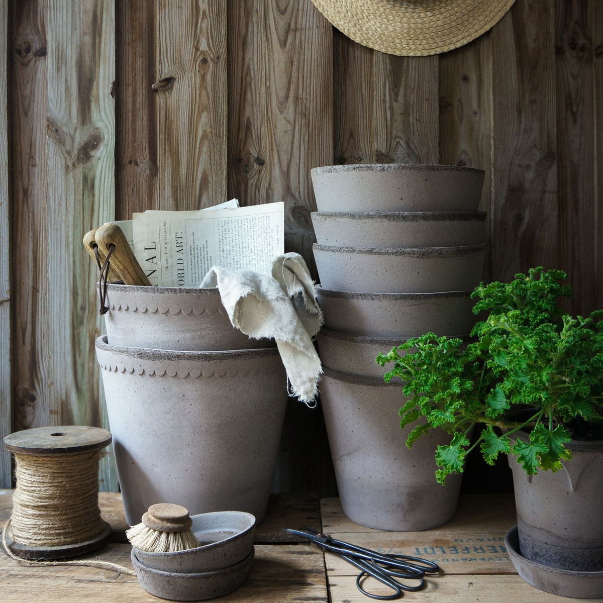 Julie Ø21 Planter & Saucer