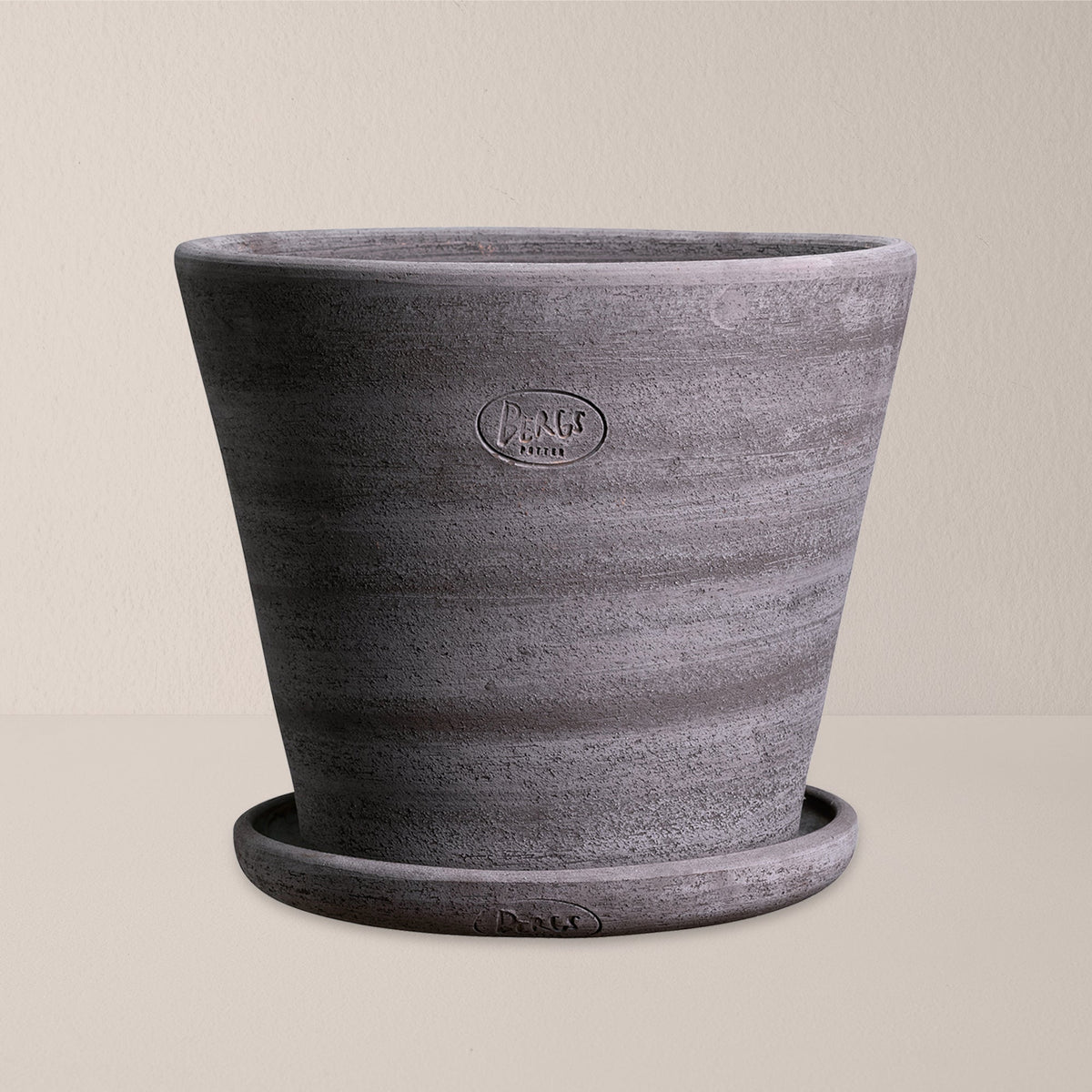 Julie Ø30 Planter & Saucer