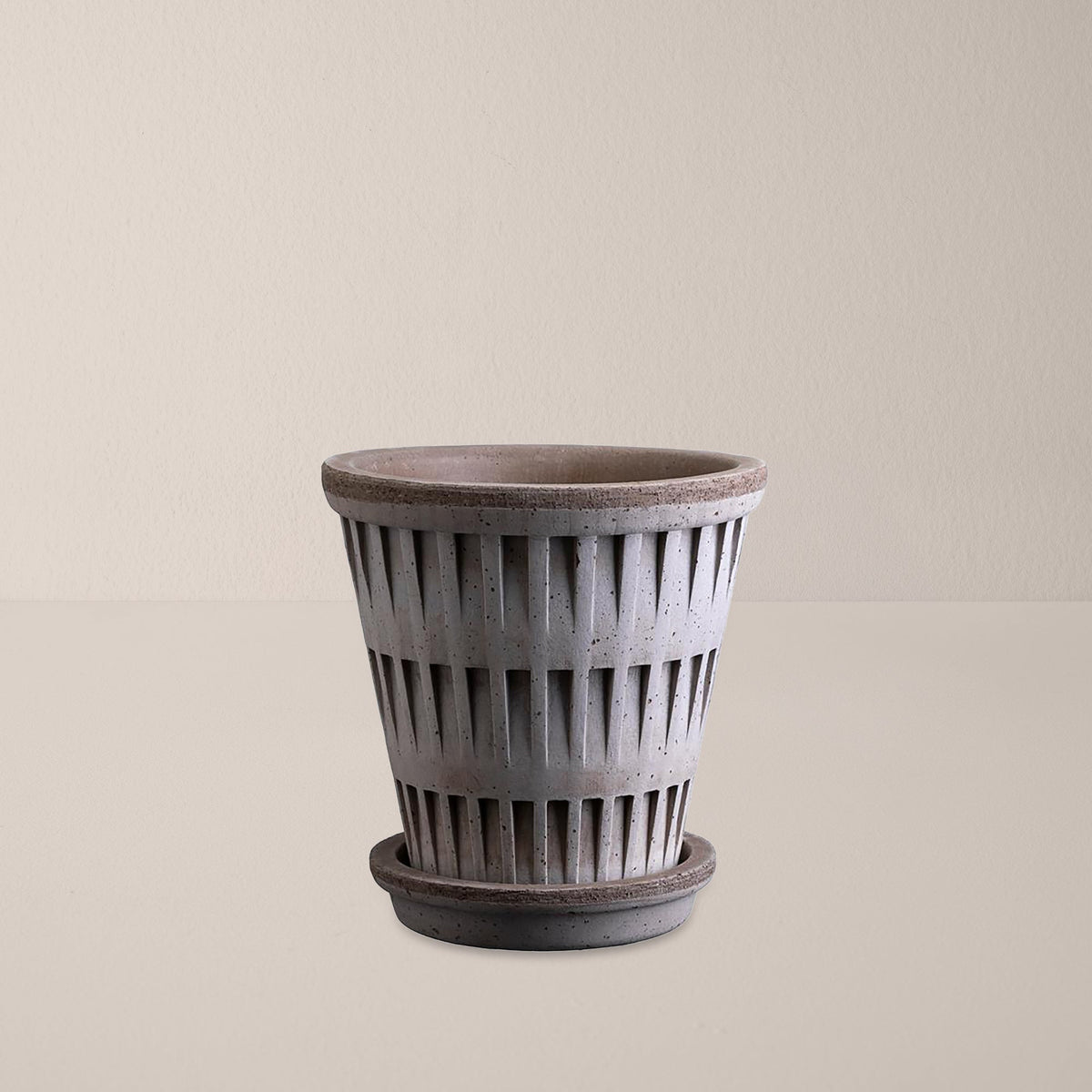 Pantheon Ø14 Planter & Saucer