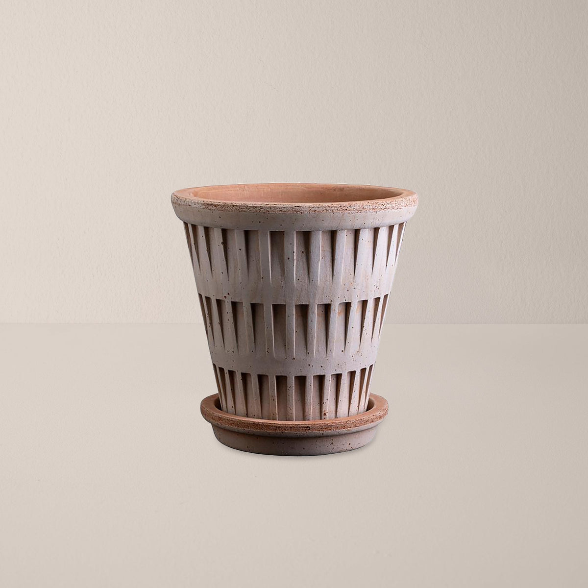 Pantheon Ø14 Planter & Saucer