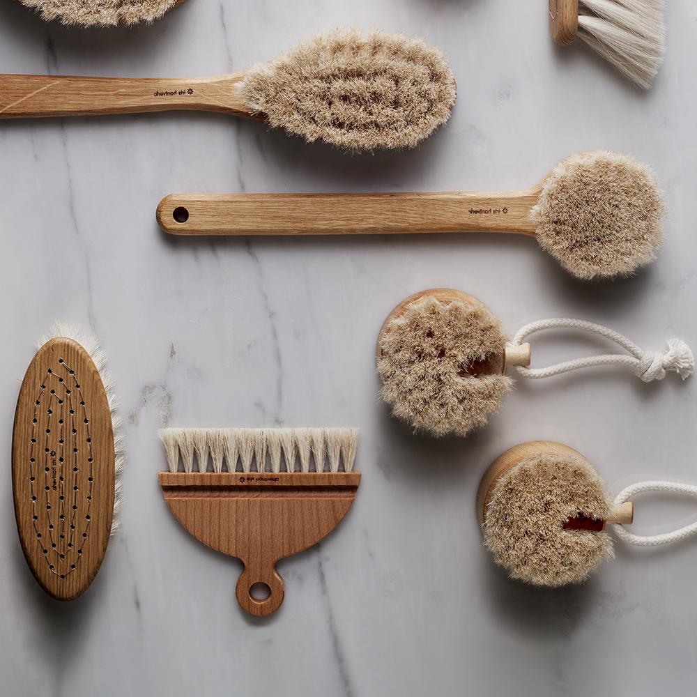 Puck Bath Brush