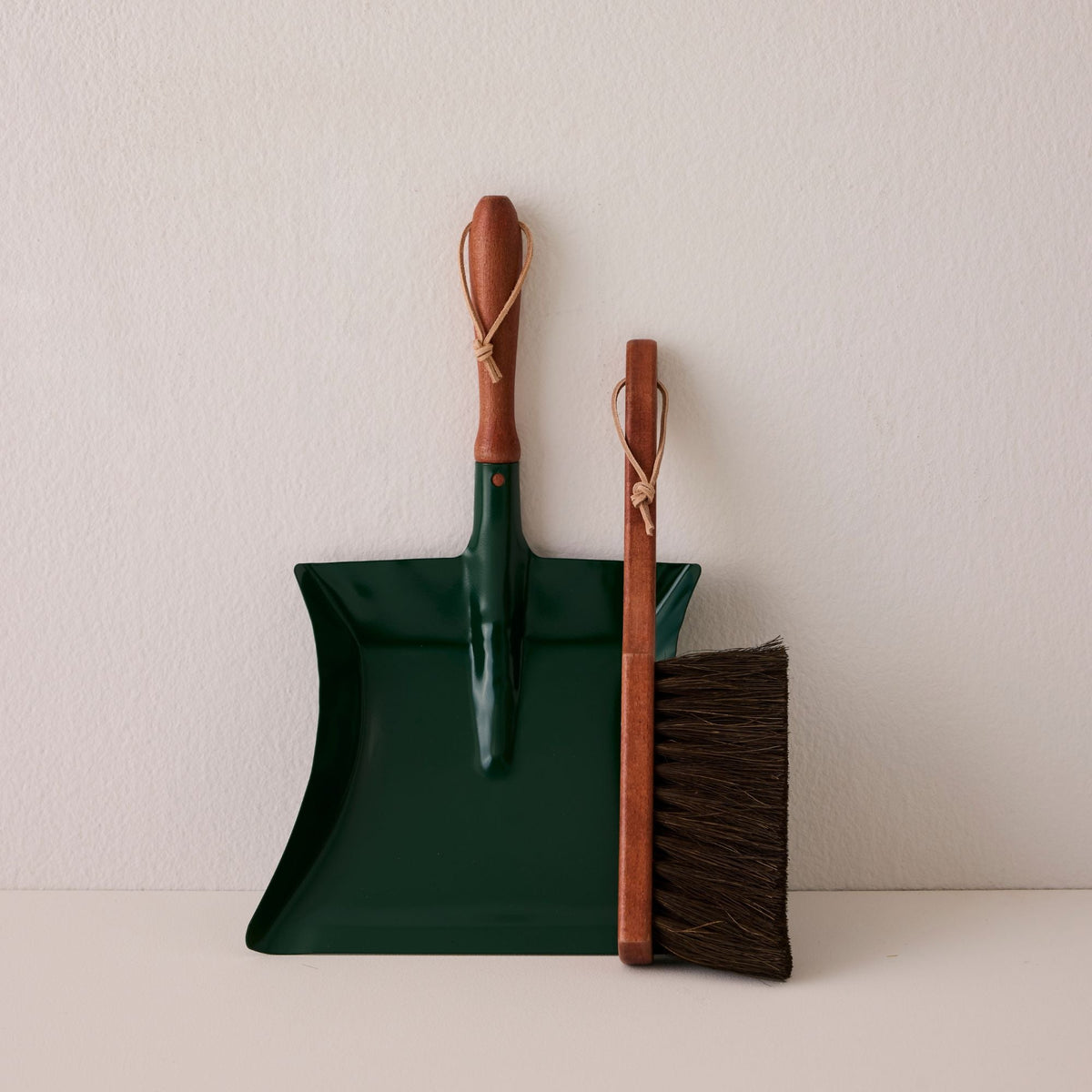 Beechwood Handle Dustpan