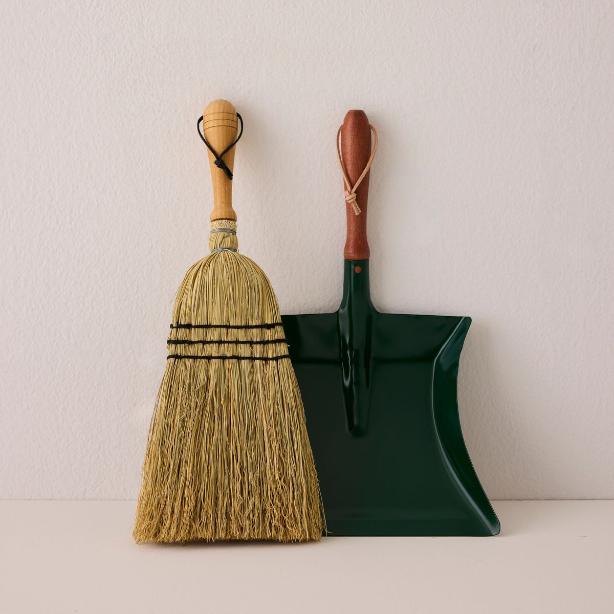 Beechwood Handle Dustpan