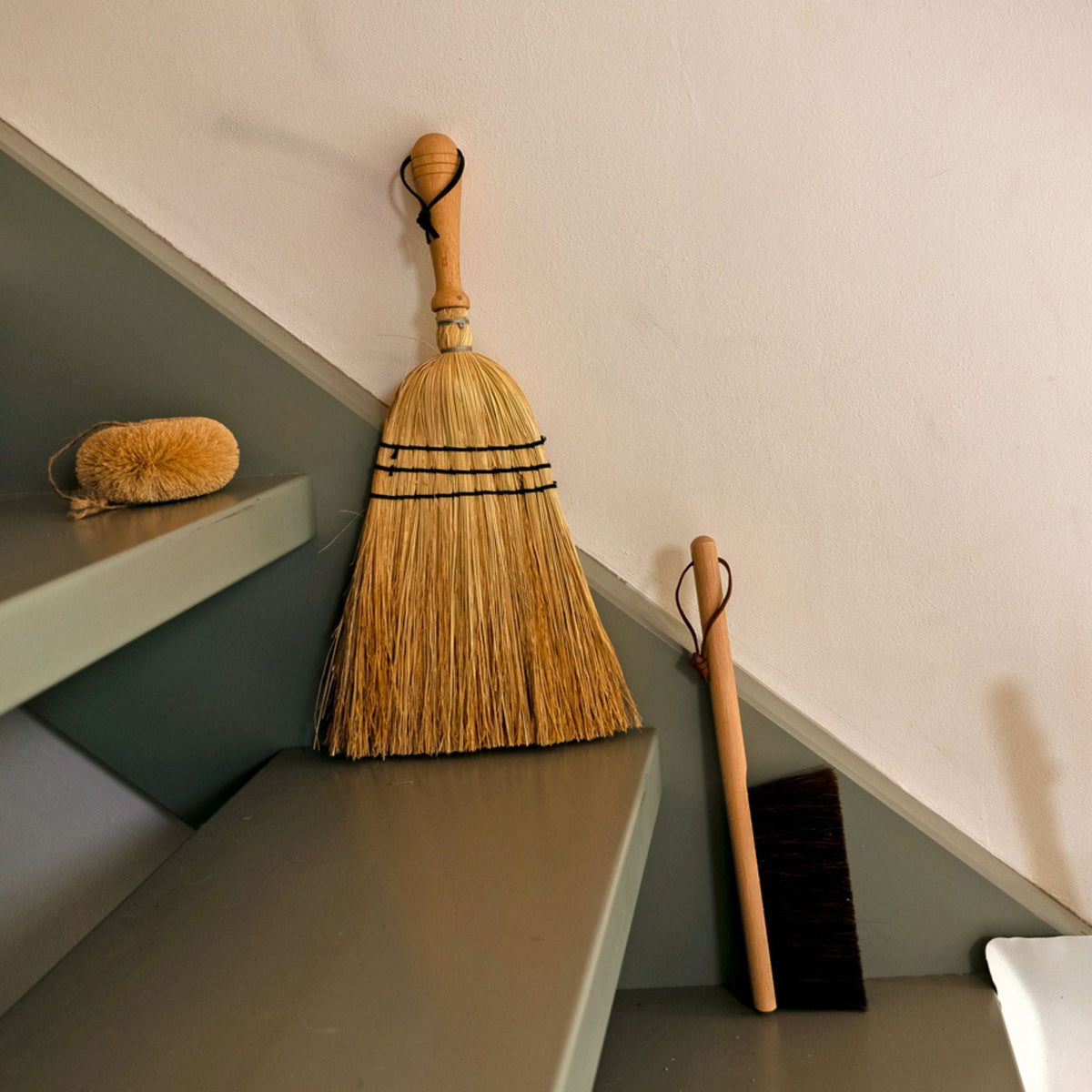 Classic Hand Broom