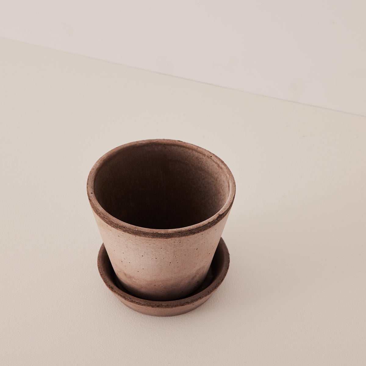 Julie Ø12 Planter & Saucer