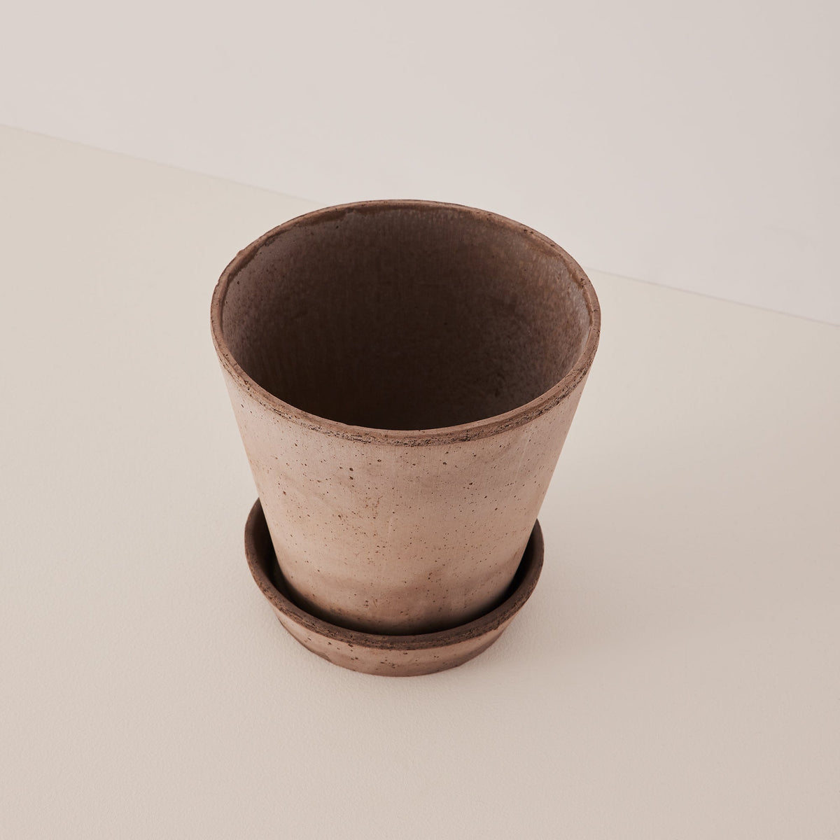 Julie Ø17 Planter & Saucer