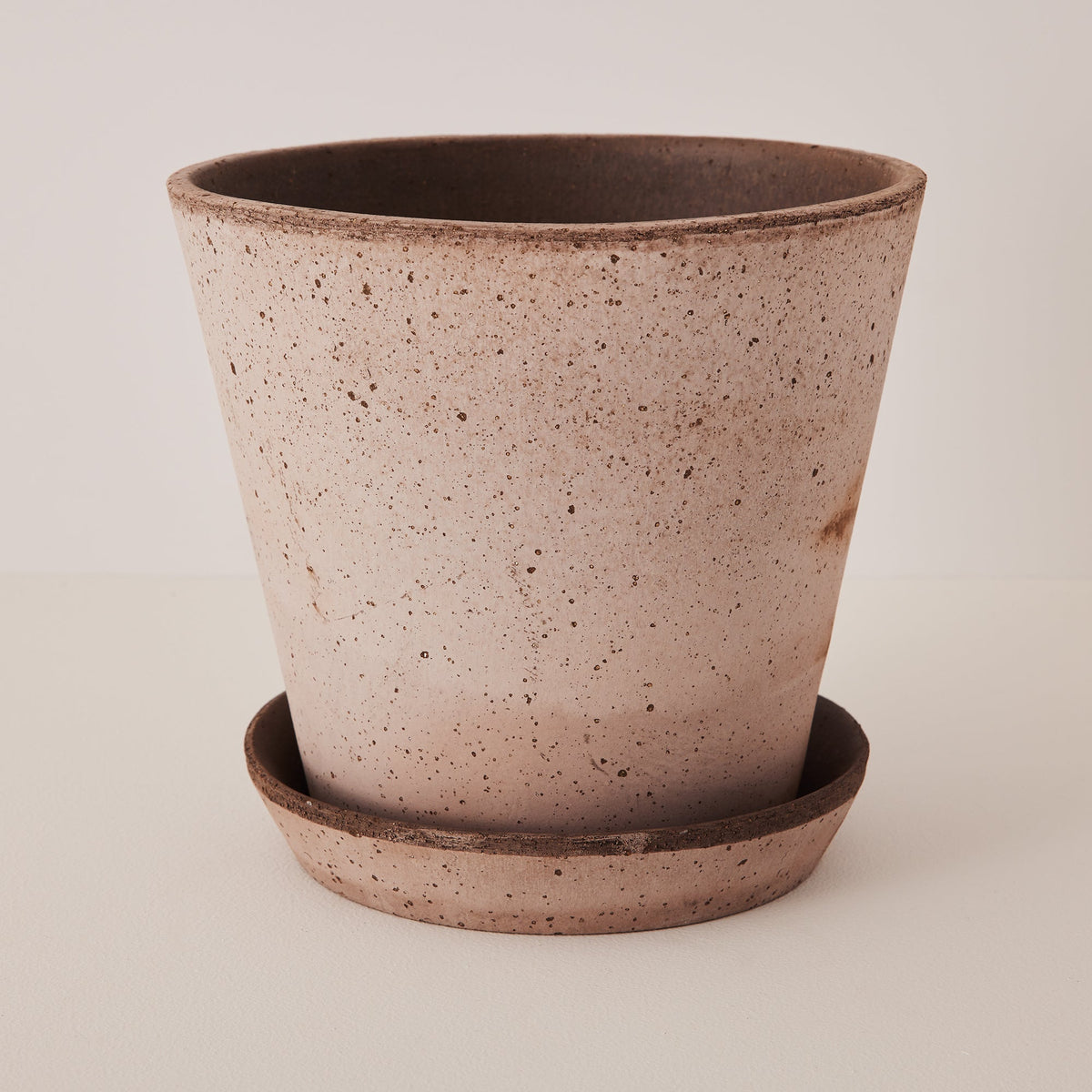 Julie Ø21 Planter & Saucer