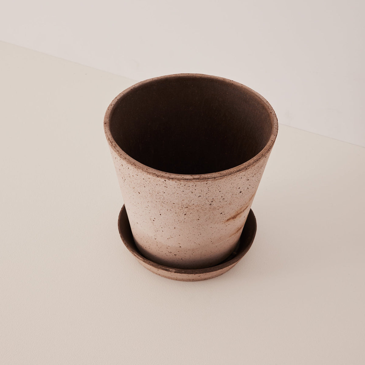 Julie Ø21 Planter & Saucer