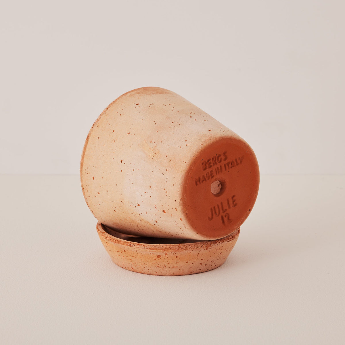 Julie Ø12 Planter & Saucer