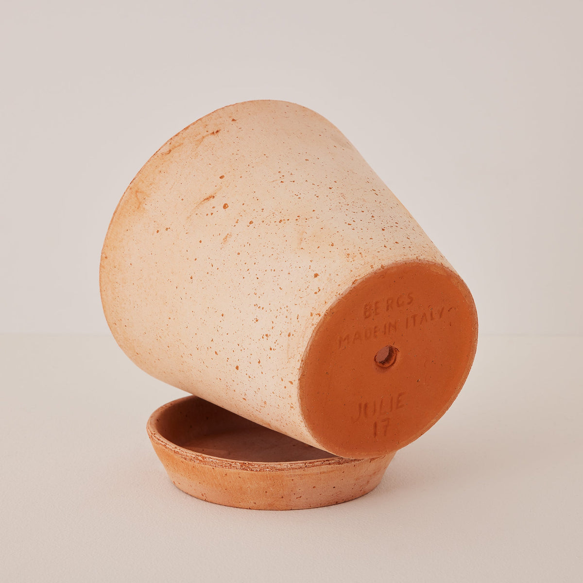 Julie Ø17 Planter & Saucer