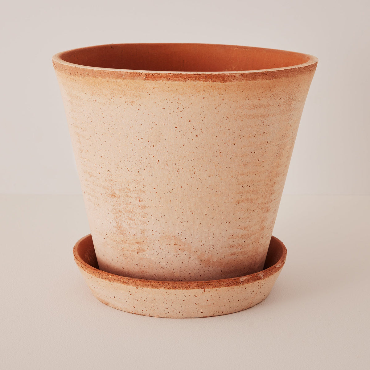 Julie Ø21 Planter & Saucer
