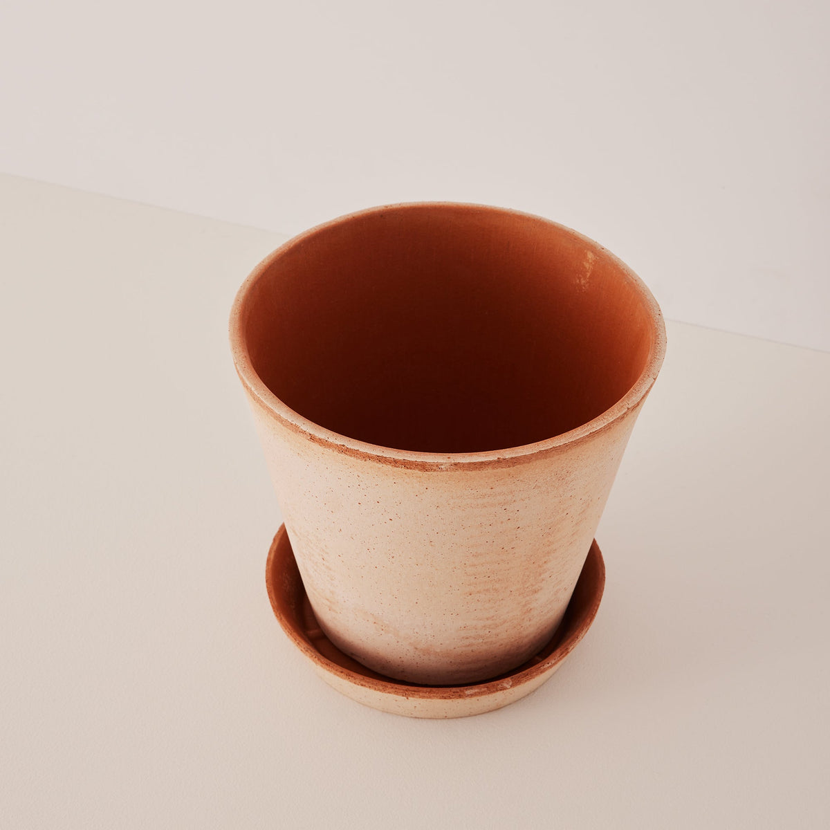 Julie Ø21 Planter & Saucer