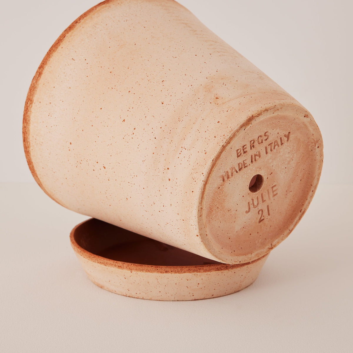 Julie Ø21 Planter & Saucer
