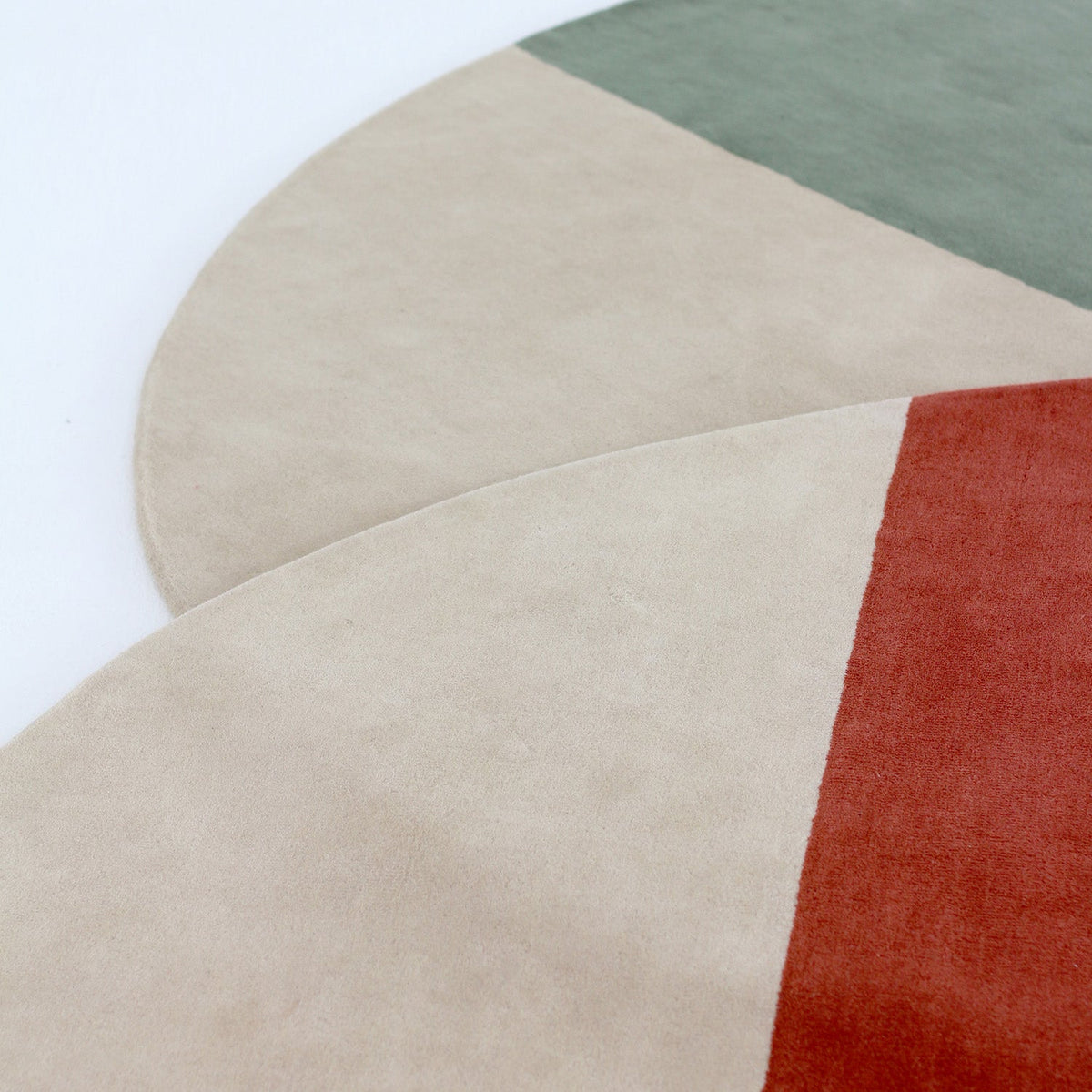 Pearl Round Rug