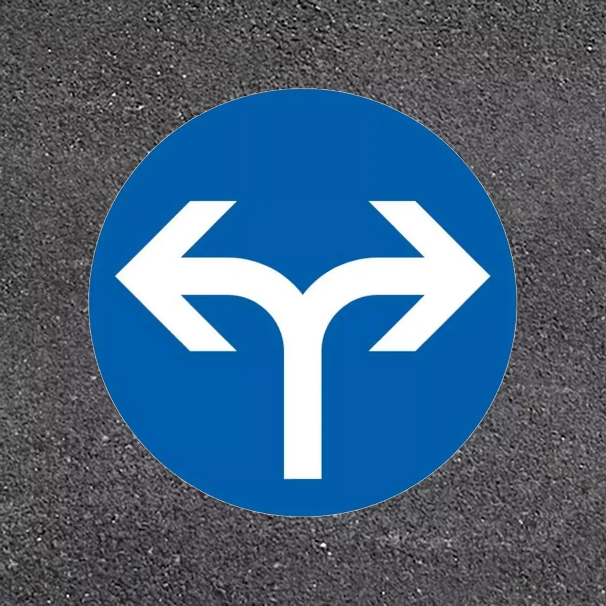 PREMARK ™ Farbige Fahrbahnmarkierung, VZ214-30, Vorgeschriebene Fahrtrichtung - rechts oder links, 2000x1000 – VPE 1 Stück