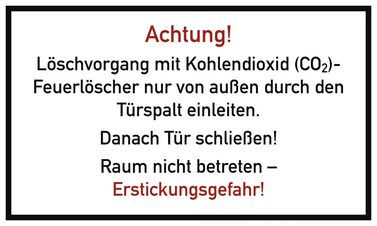 Löschvorgang mit CO2-Feuerlöscher durch Türspalt, Textschild
