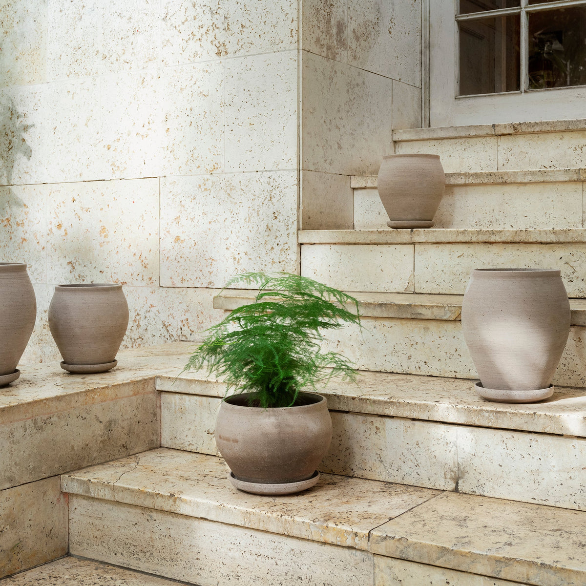 Delphi Ø22 Tall Planter & Saucer
