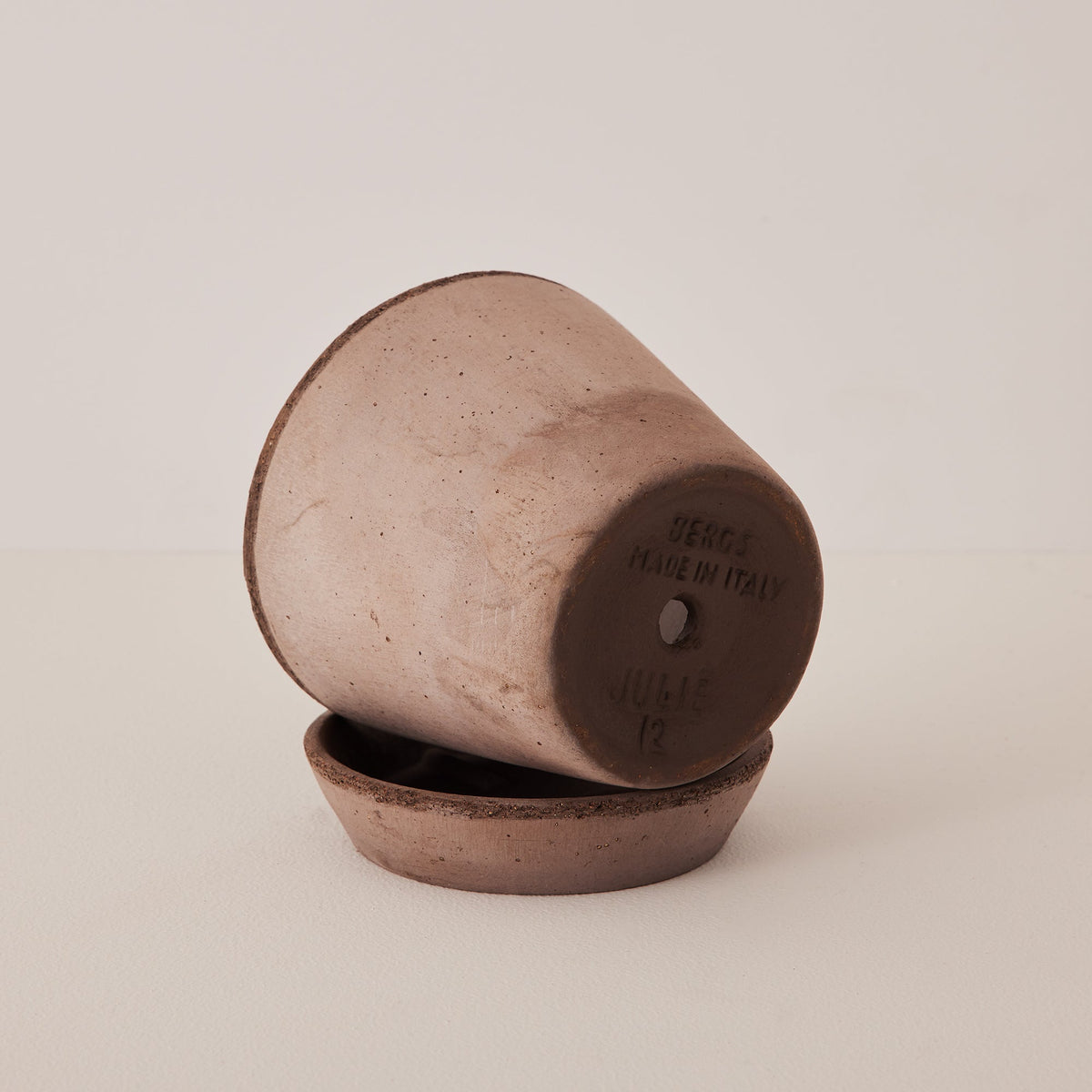 Julie Ø12 Planter & Saucer
