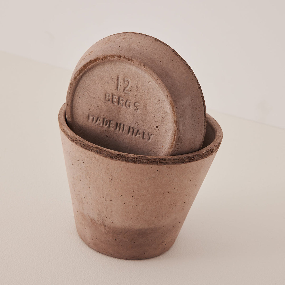 Julie Ø12 Planter & Saucer
