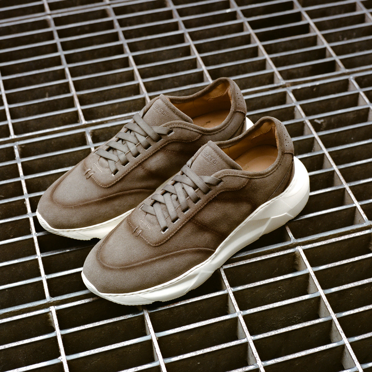 The Manhattan City Runner - Mineral Taupe